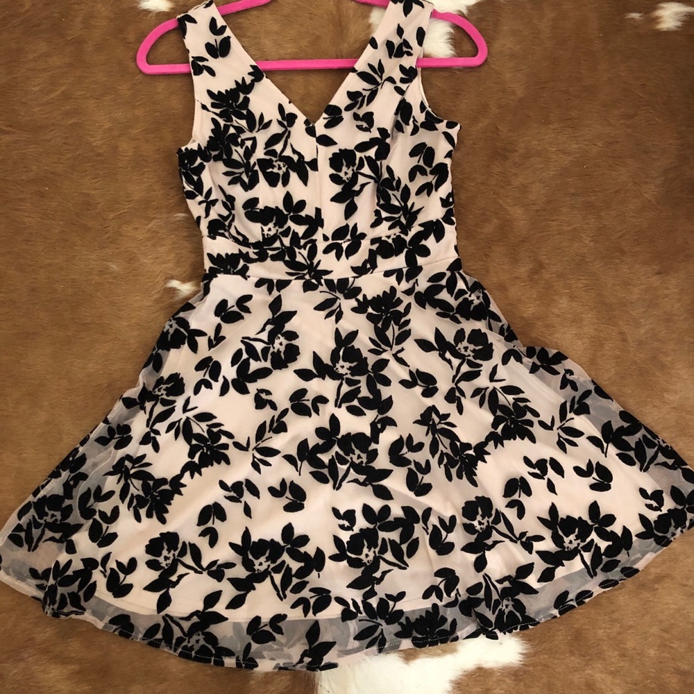 Floral dress in black and tan